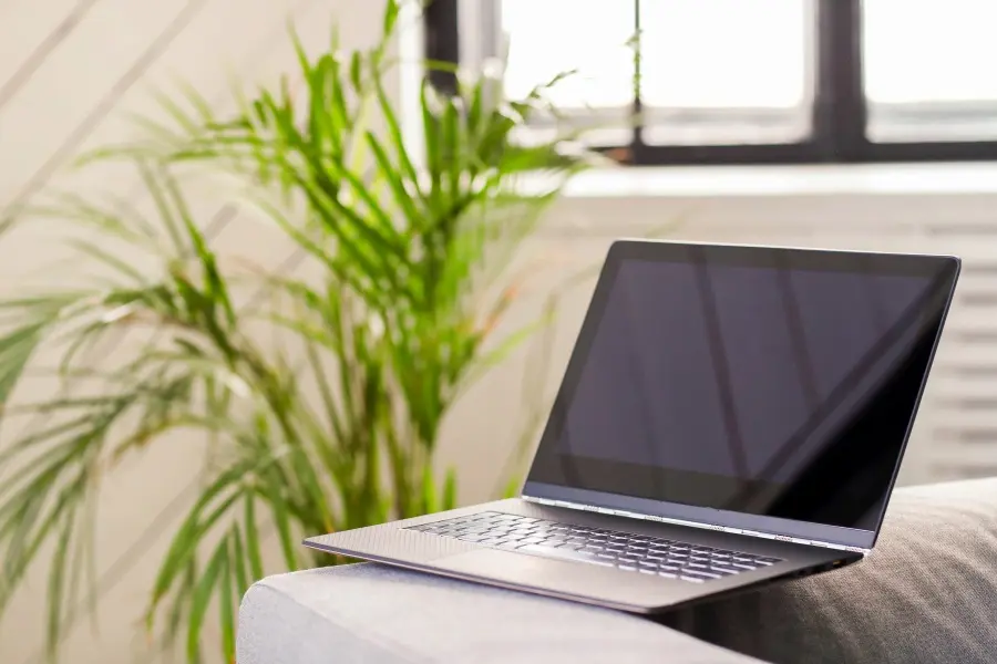 Czym się różnią laptopy powystawowe od poleasingowych? 2 laptop